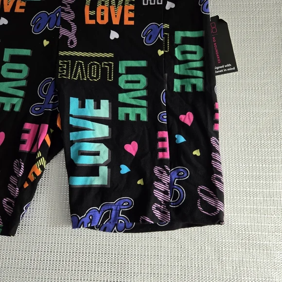NO BOUNDARIES Stretchy Black LOVE Bike Shorts Youth XL Which is Woman's Large - Picture 3 of 12